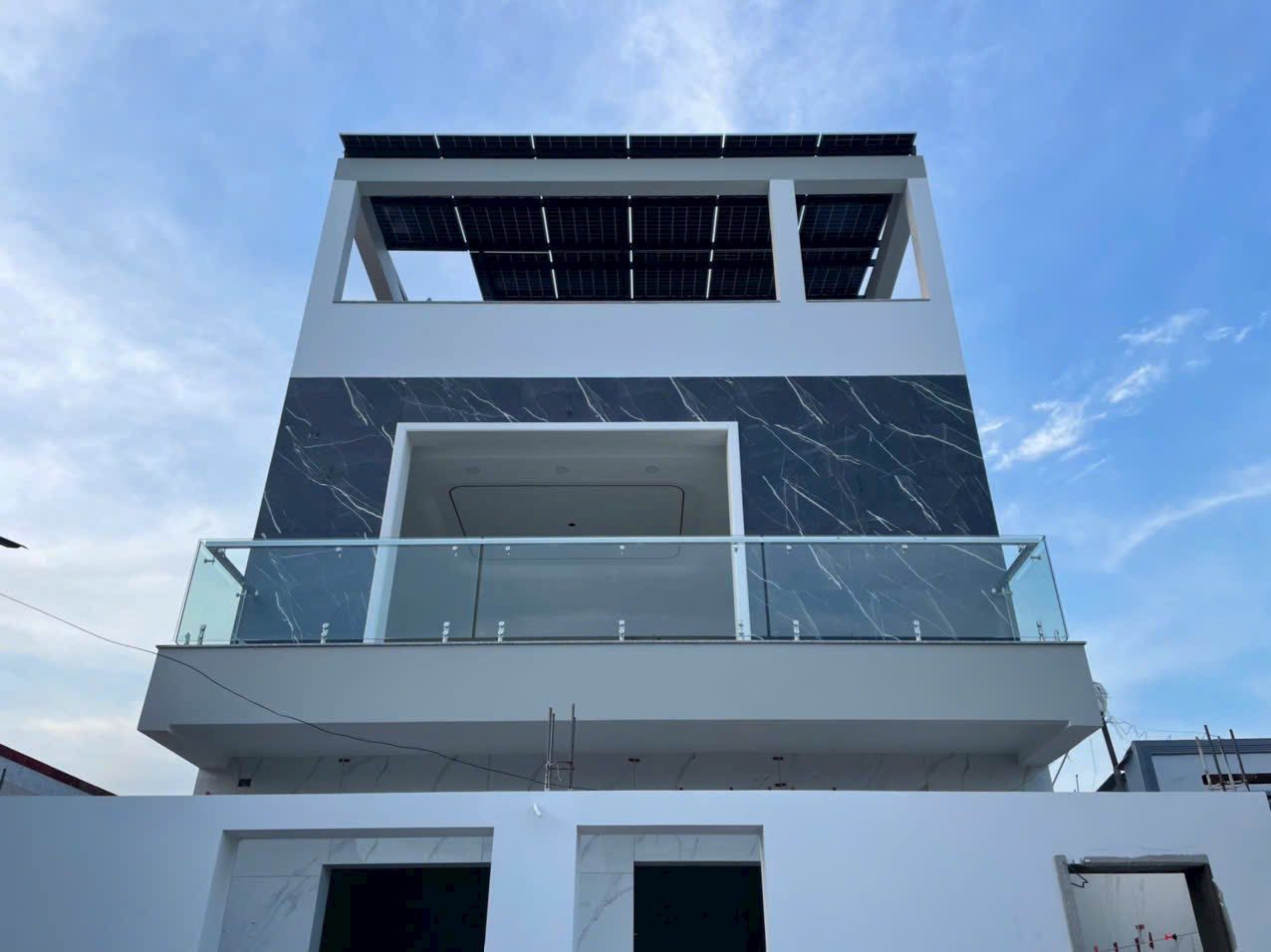 Thi công lan can kính hiện đại 