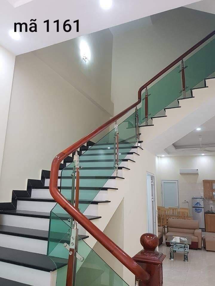 Cầu thang kính cường lực