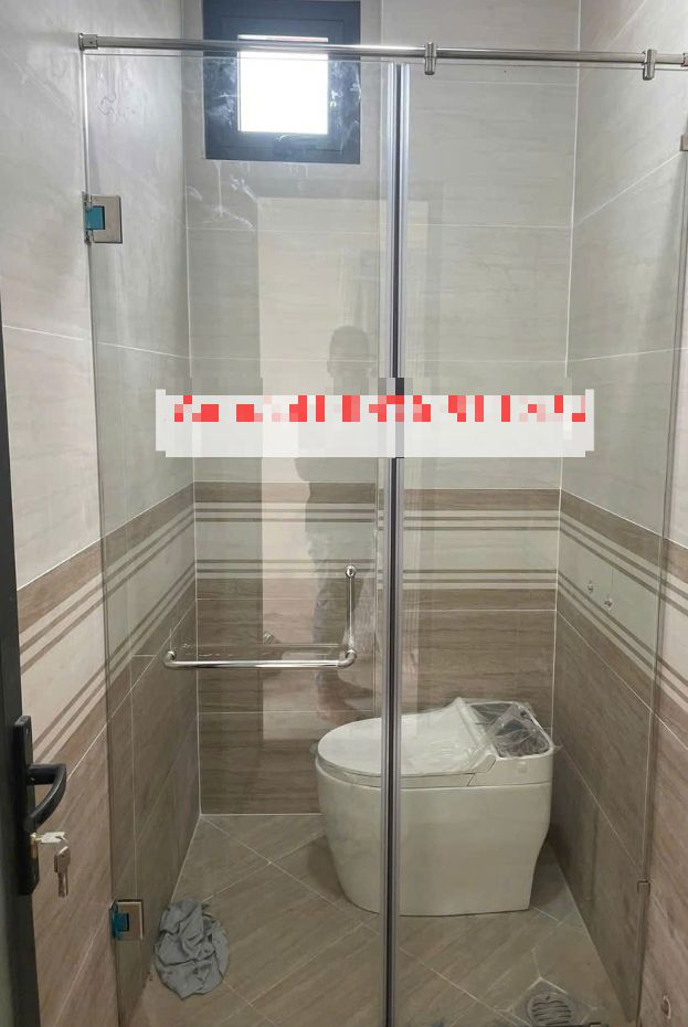 Vách kính phòng tắm