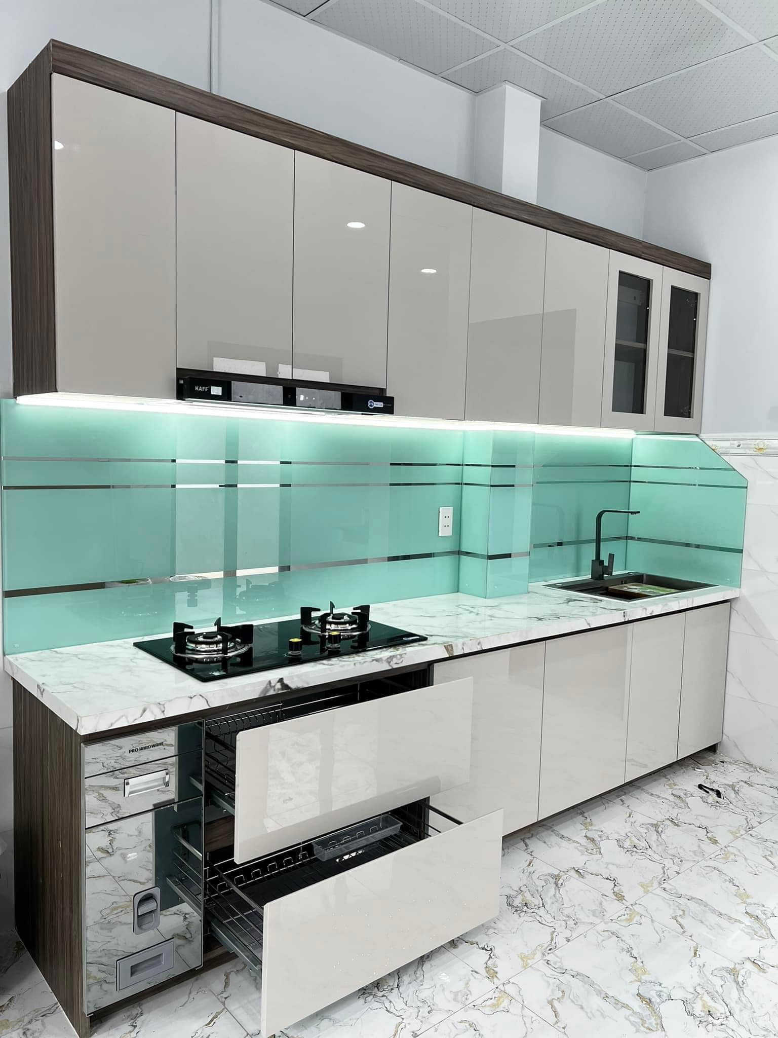 Thi công tủ bếp hiện đại 