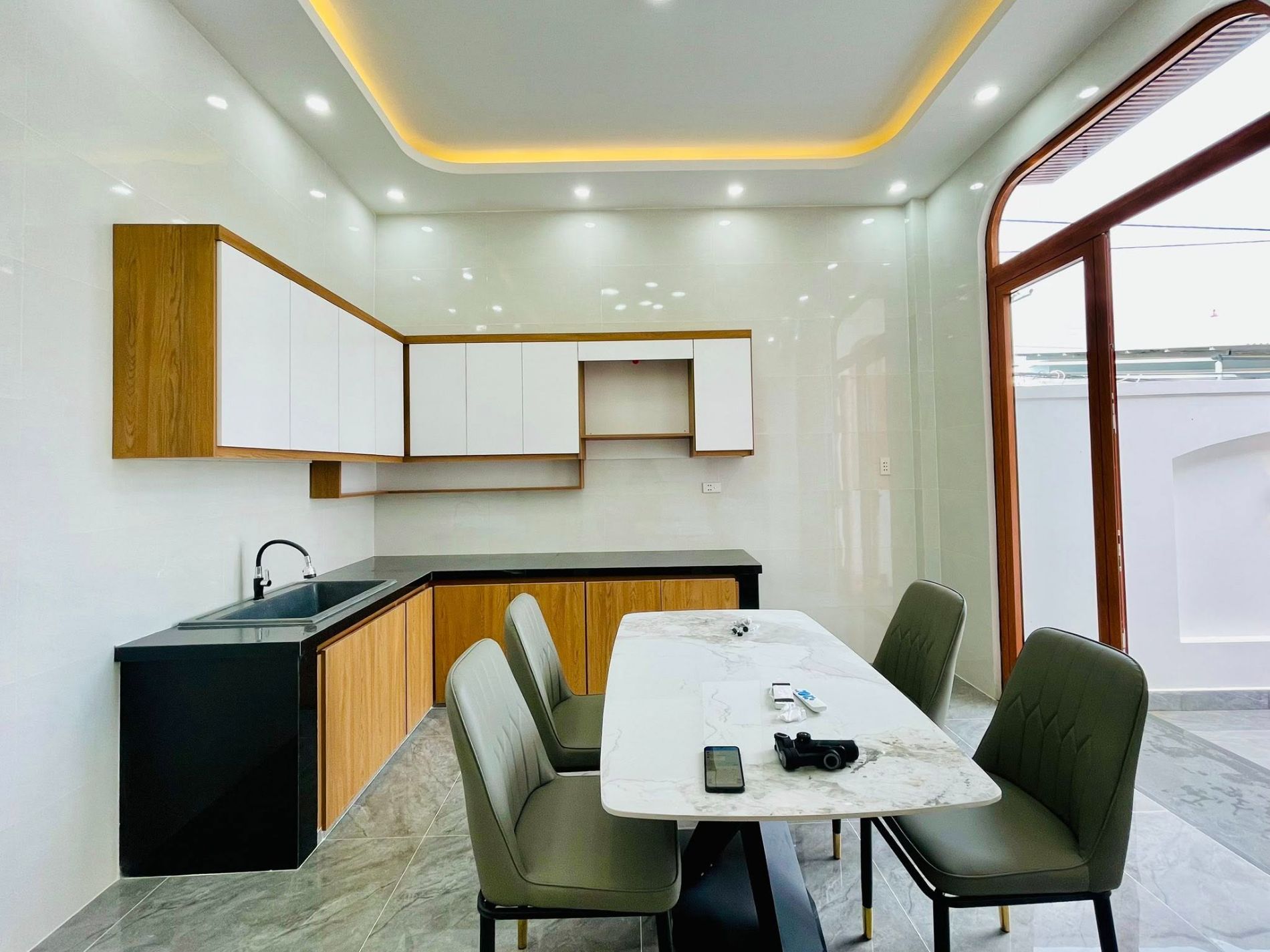 Hoàn thiện nội thất cho khu vực bếp và bàn ăn