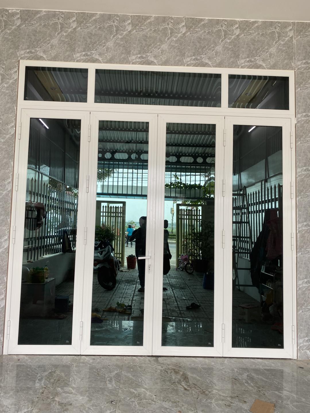 Cửa đi nhôm kính 4 cánh