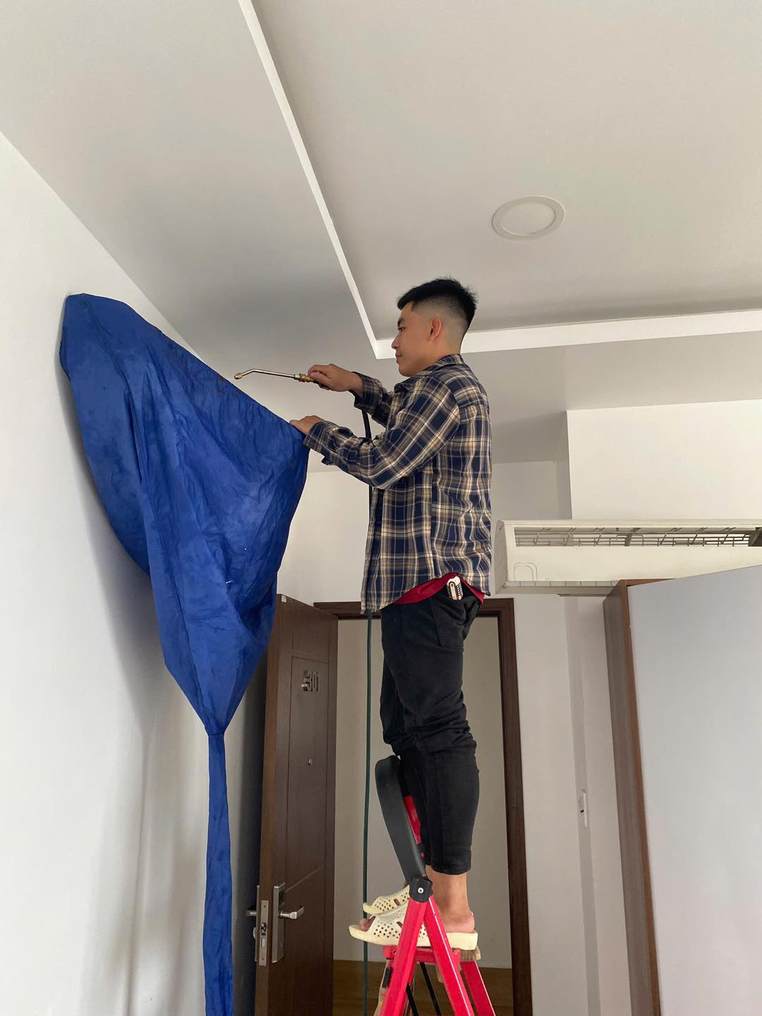 Vệ sinh máy lạnh