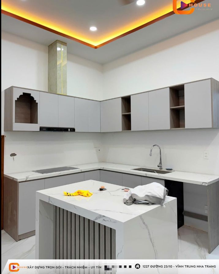 Thi công tủ bếp chữ L hiện đại 