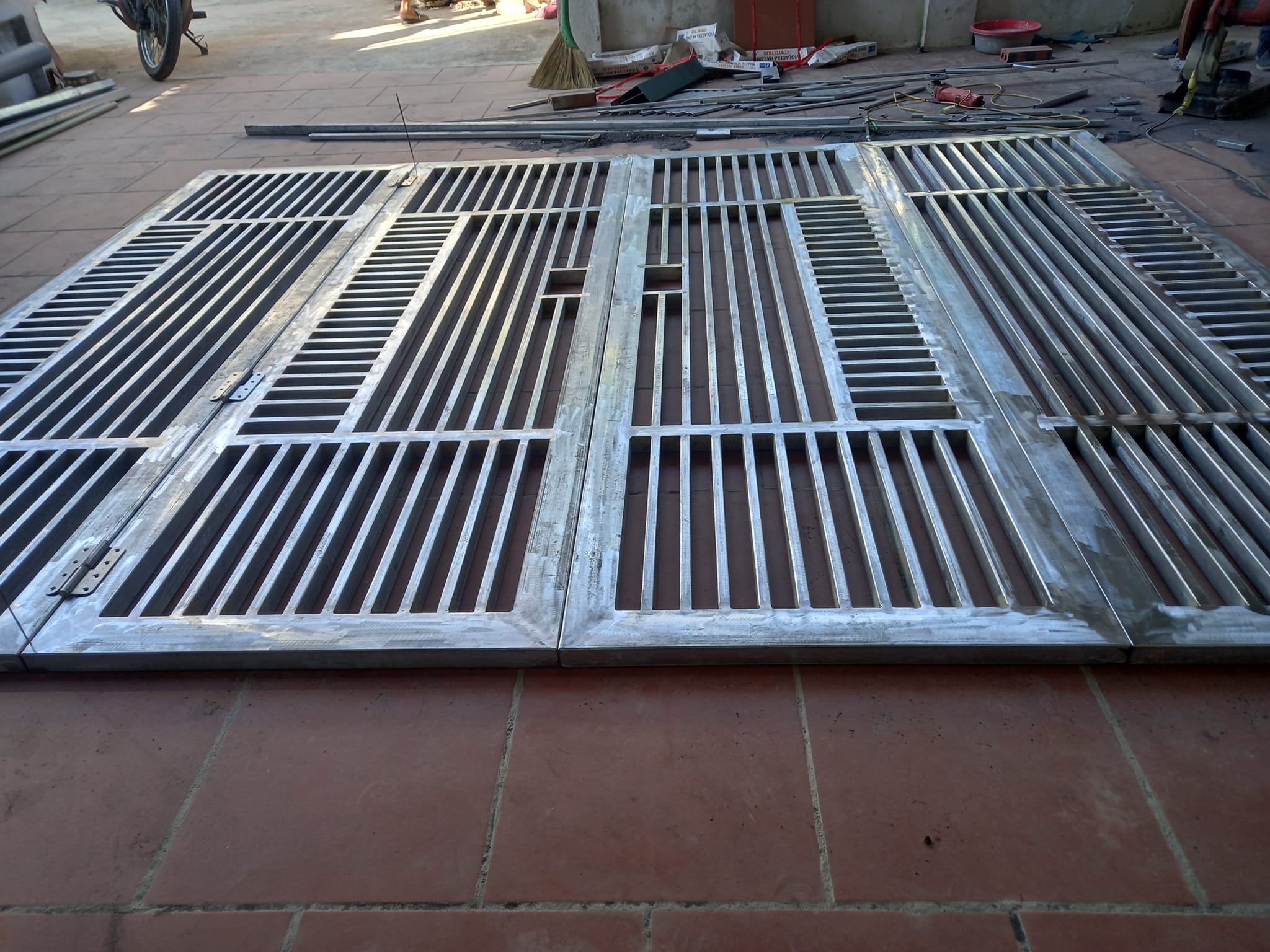 Cửa sắt 4 cánh 
