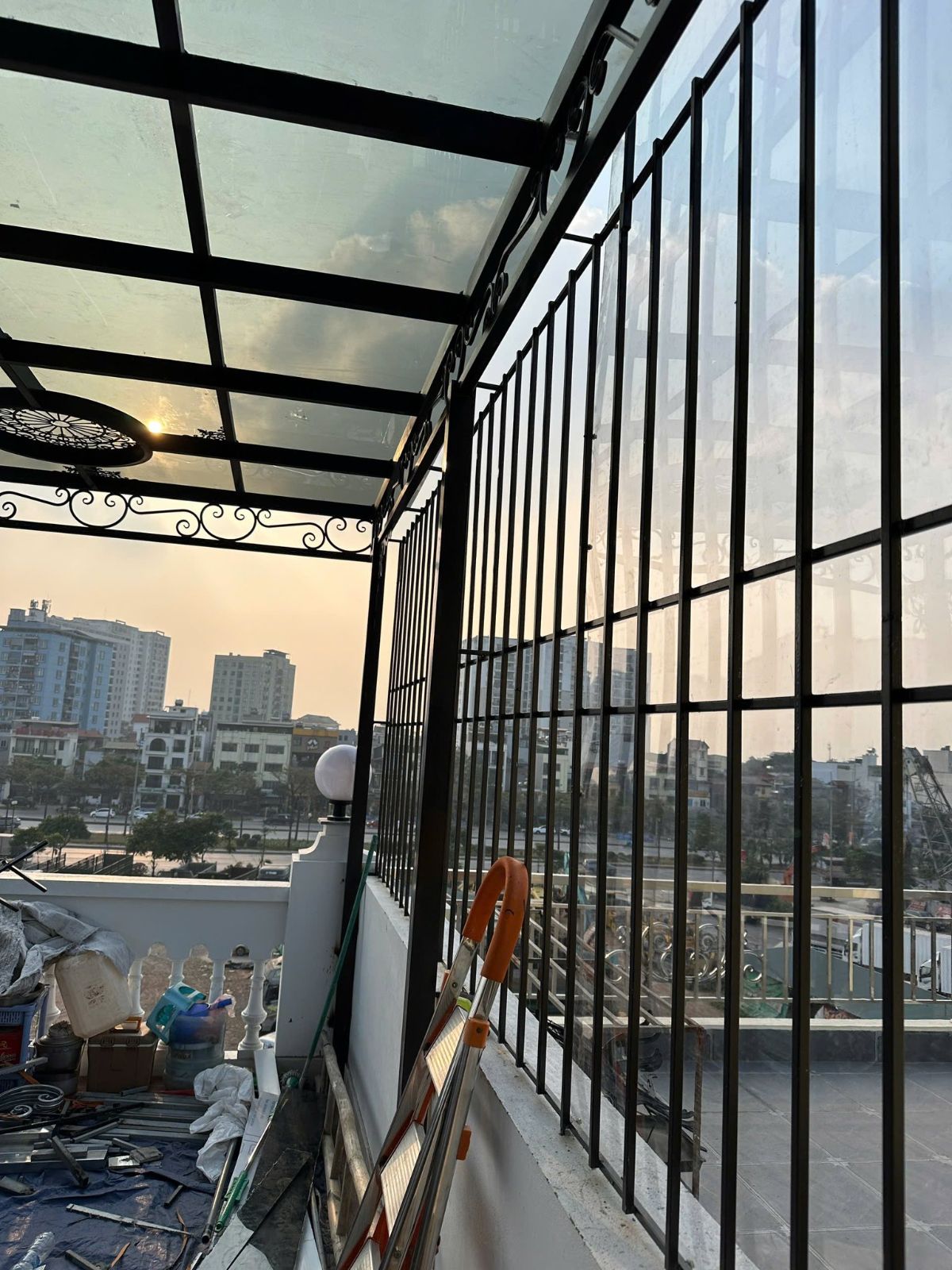 Khung sắt bảo vệ 