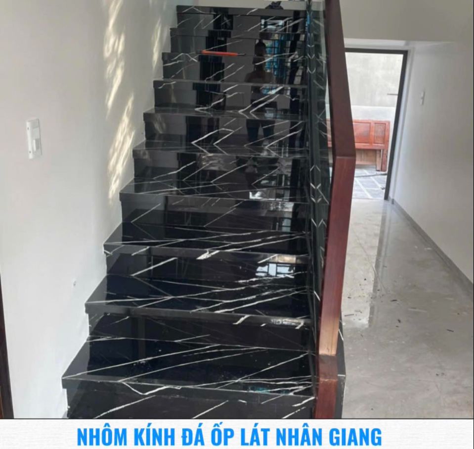 Đá ốp cầu thang 