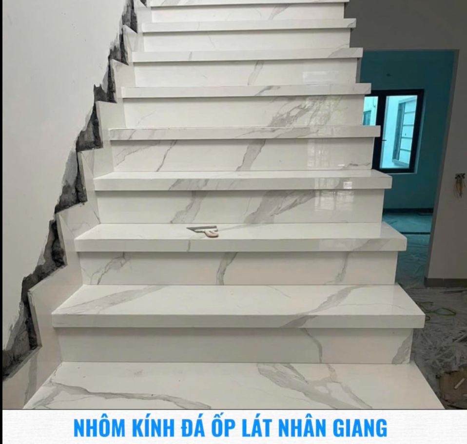 Thi công đá ốp cầu thang