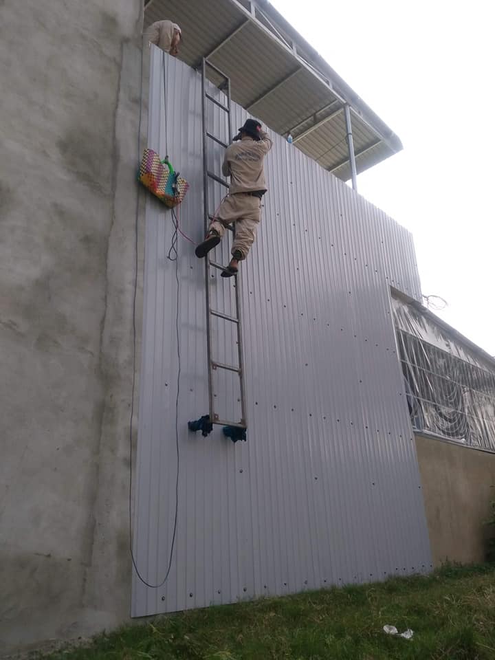 Thi công tôn chống thấm 