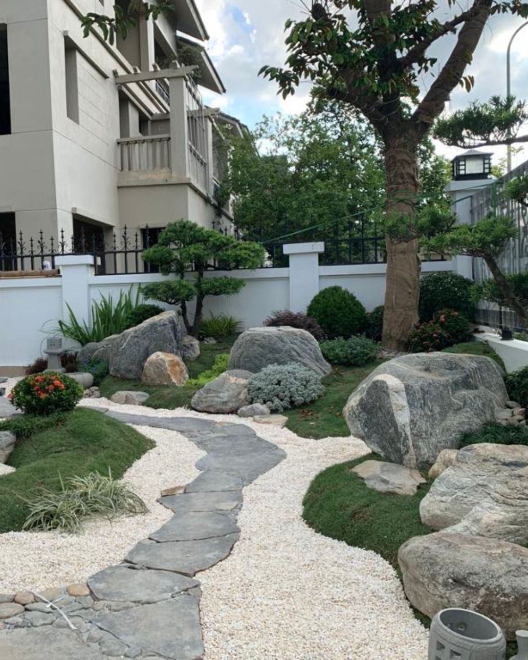 Hoàn thiện tiểu cảnh sân vườn 
