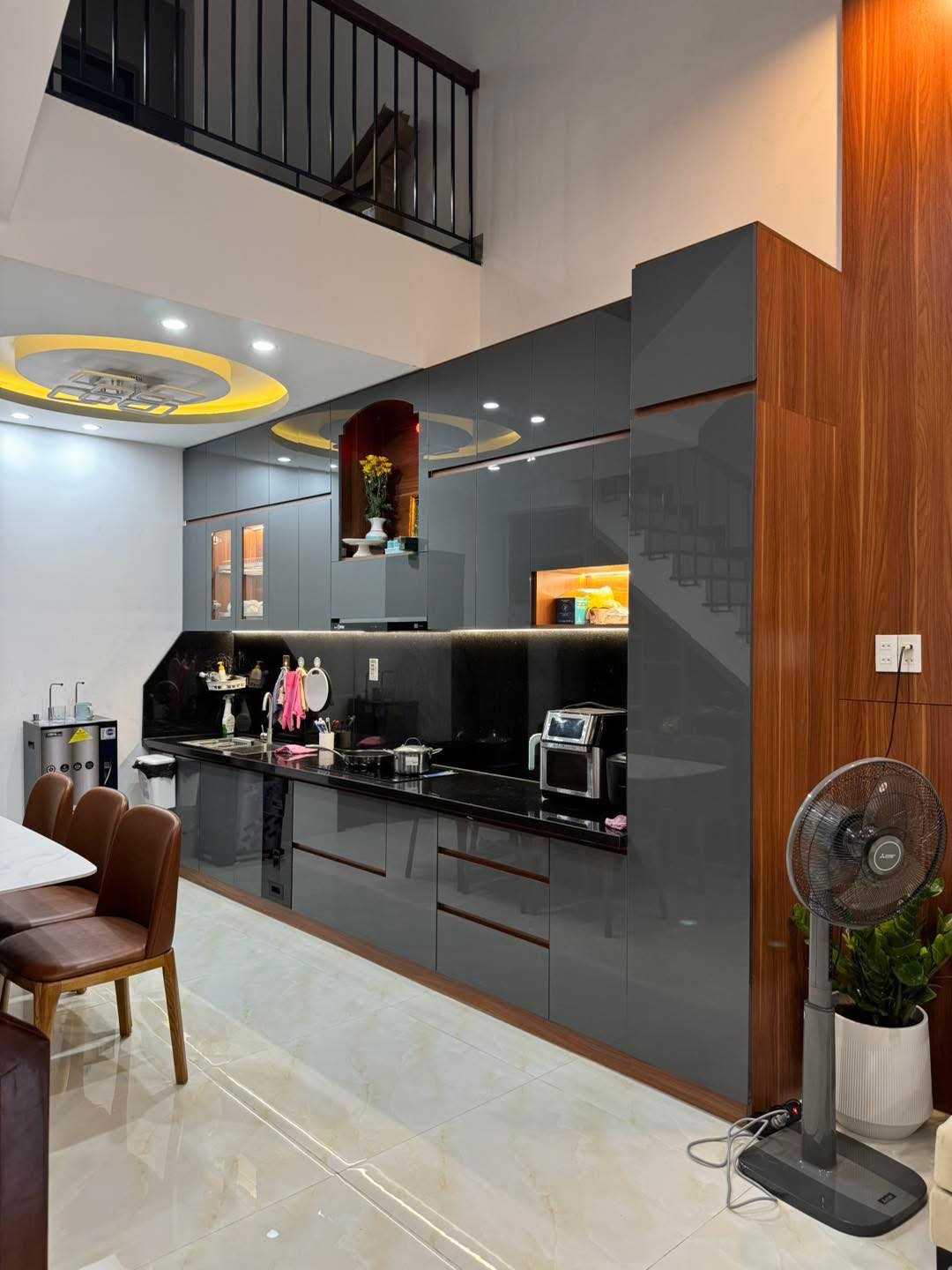 Tủ bếp hiện đại 