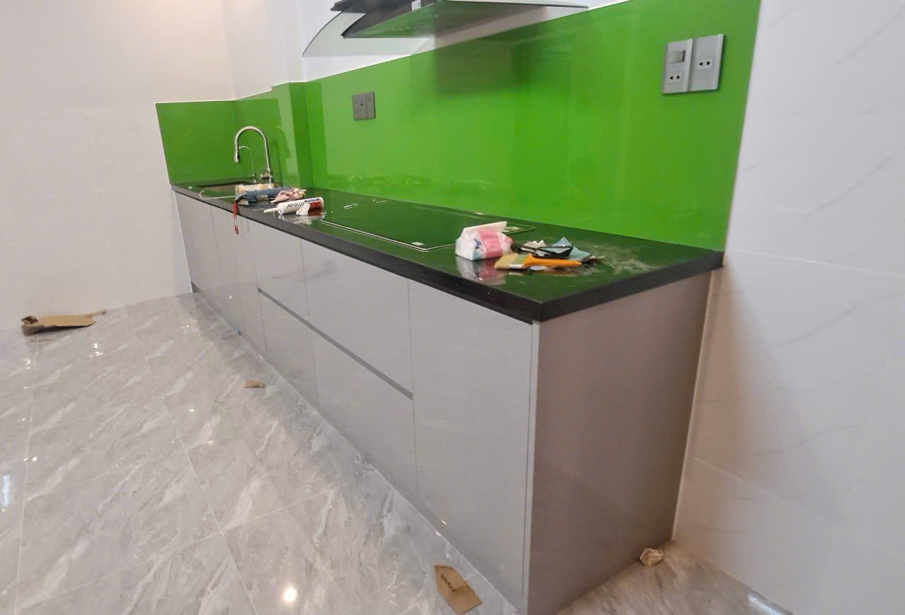 Kính ốp bếp 