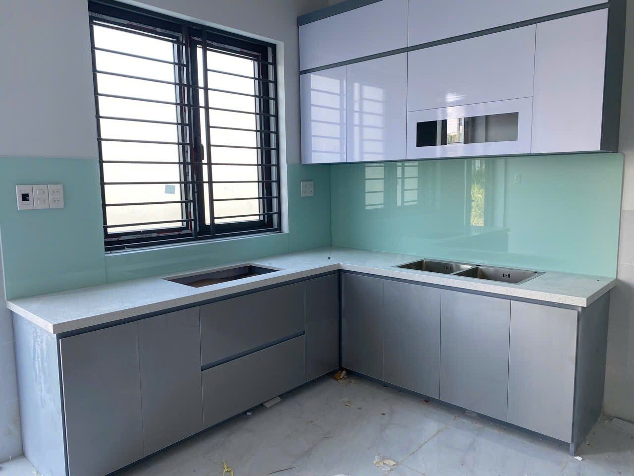 Kính ốp bếp xanh ngọc