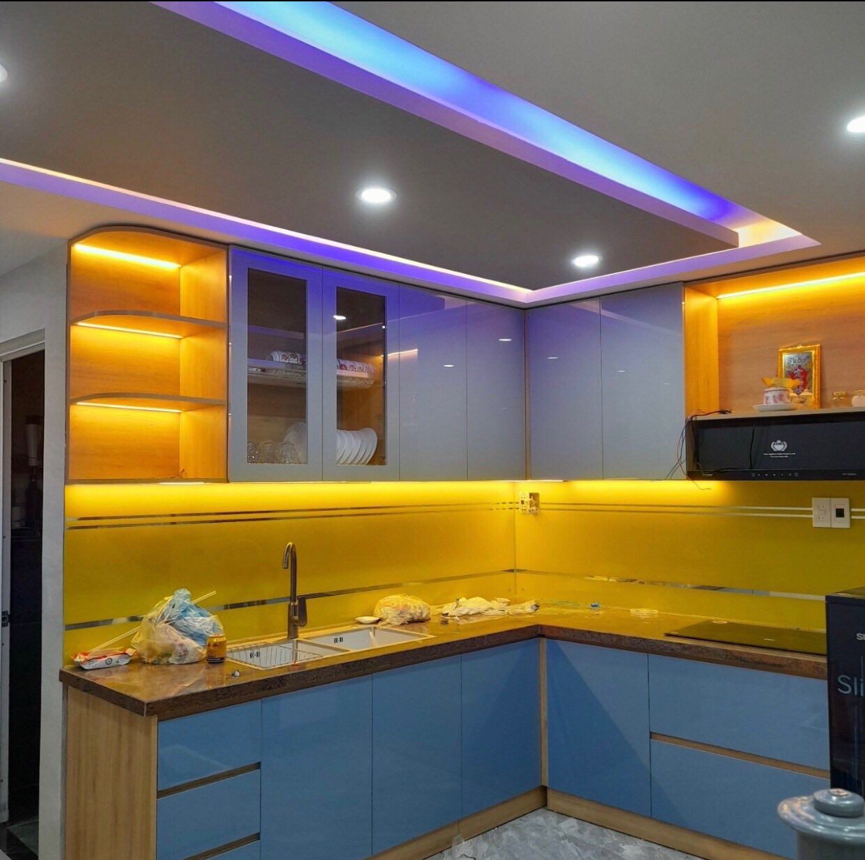 Hoàn thiện kính ốp bếp