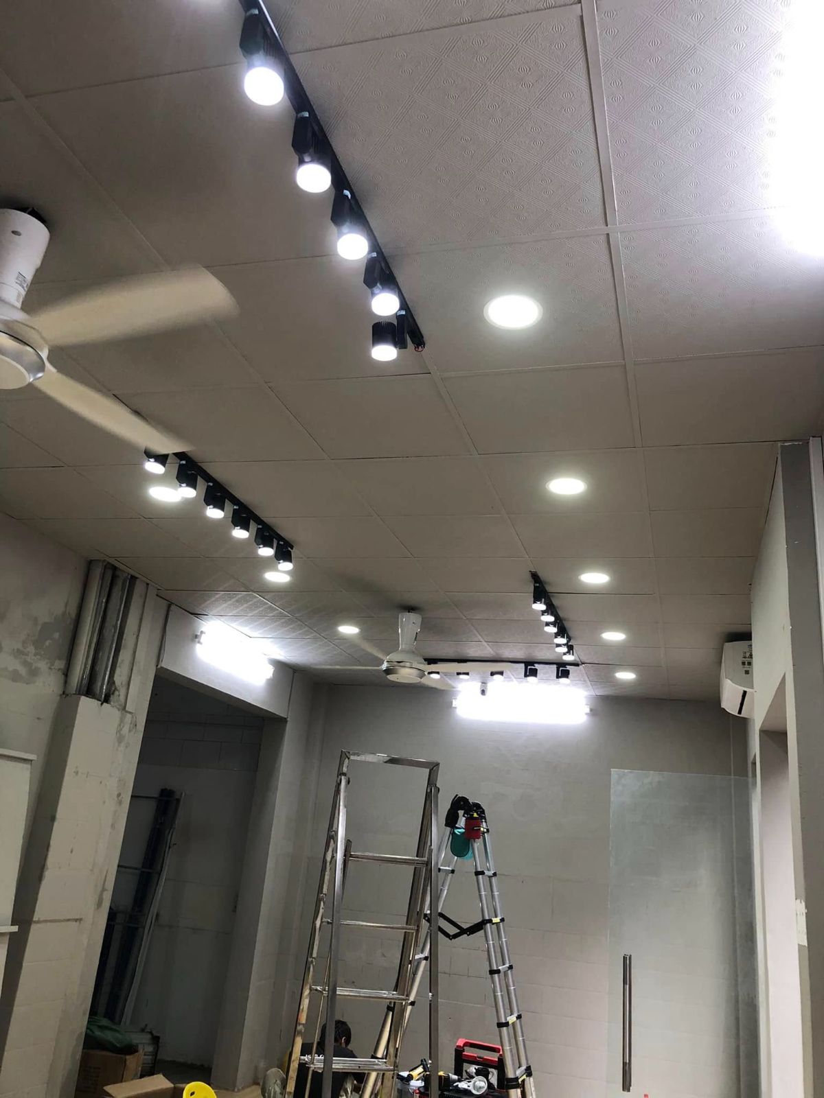 Lắp hệ thống đèn chiếu sáng