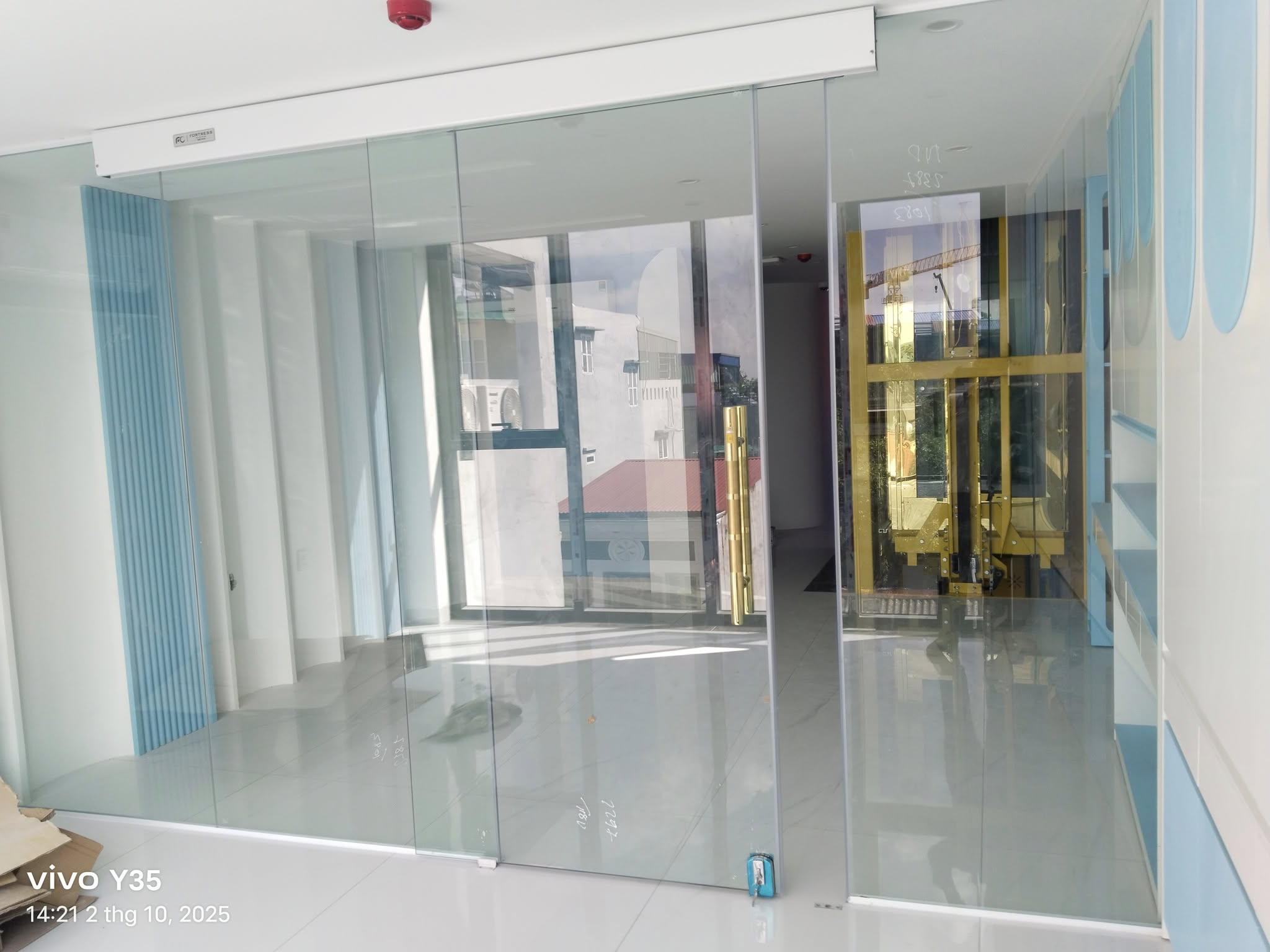 Cửa kính cường lực 