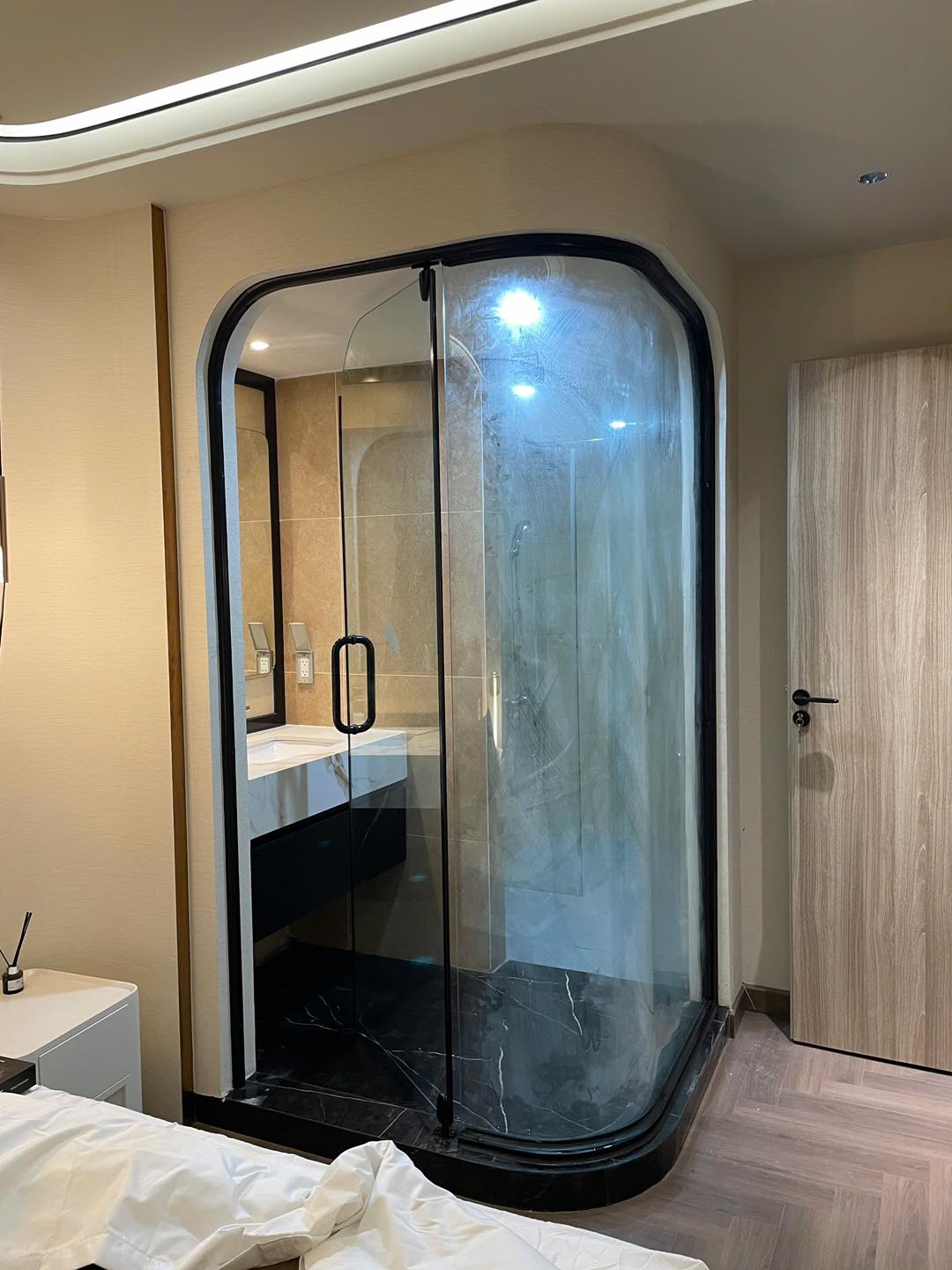 Vách tắm kính cường lực 