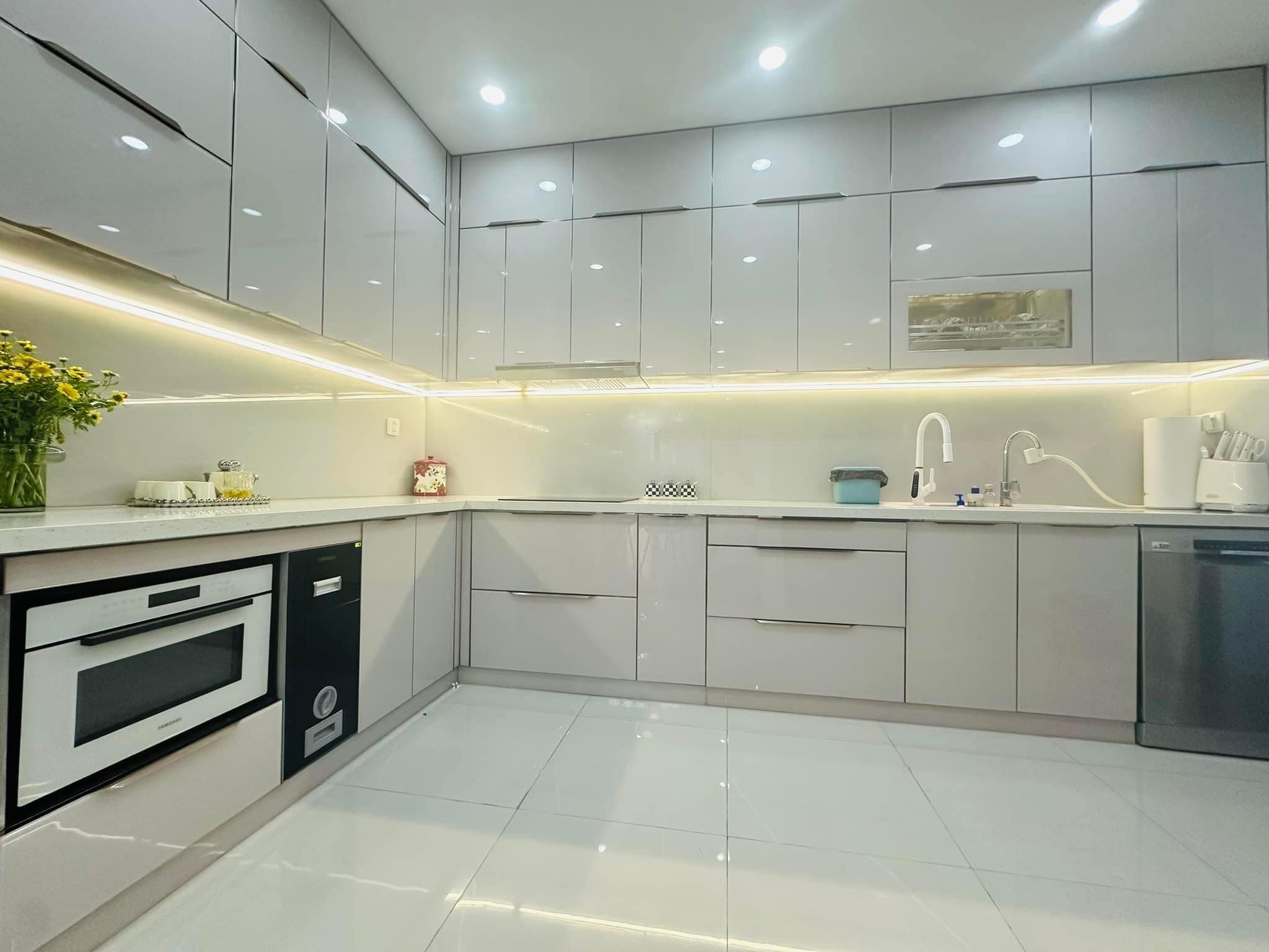 Tủ bếp nhôm chữ L 