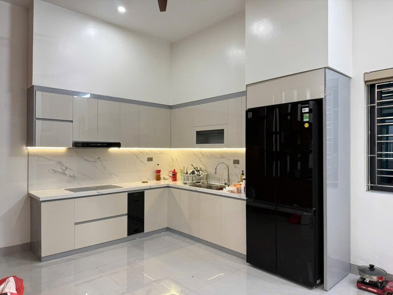 Tủ bếp chữ L hiện đại