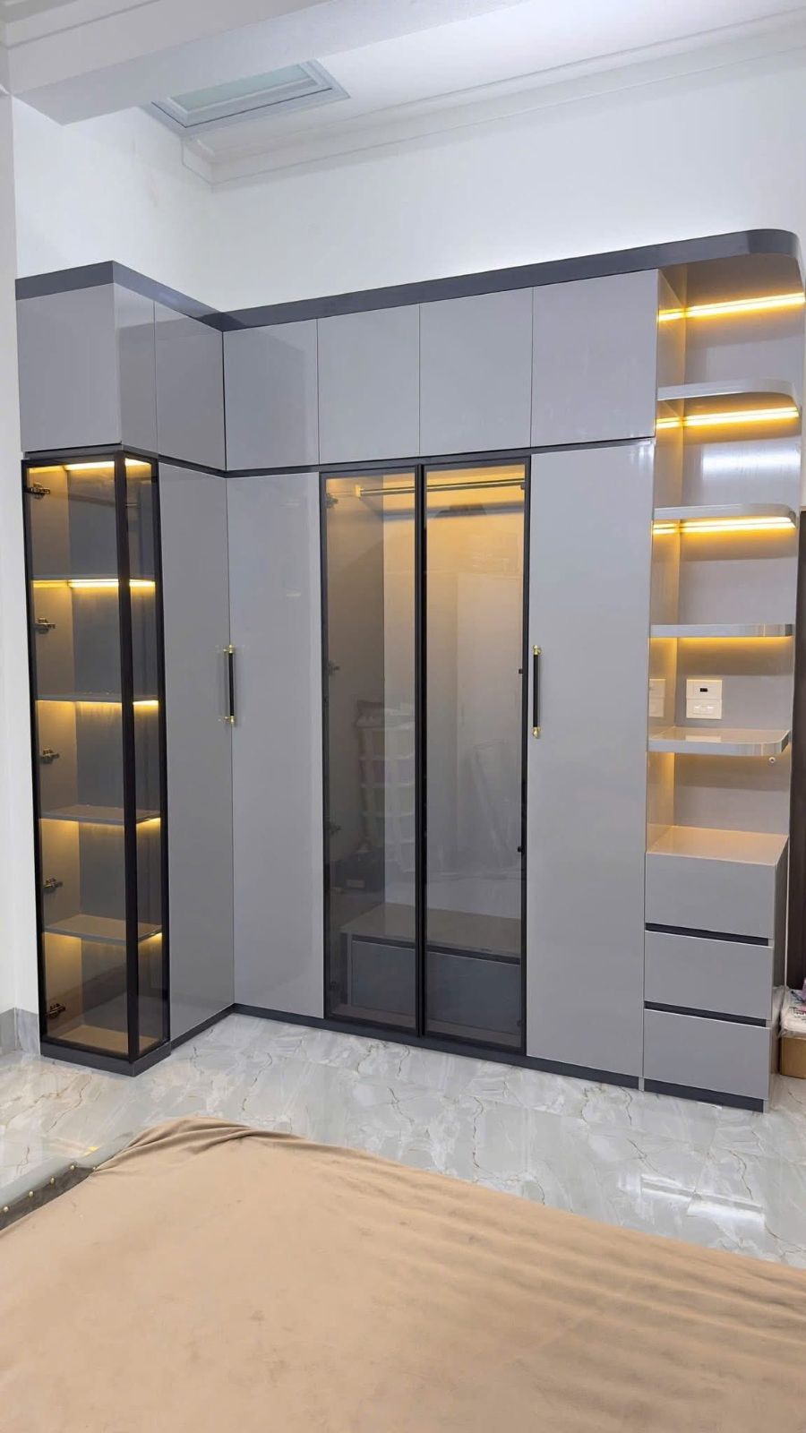 Tủ quần áo kịch trần 