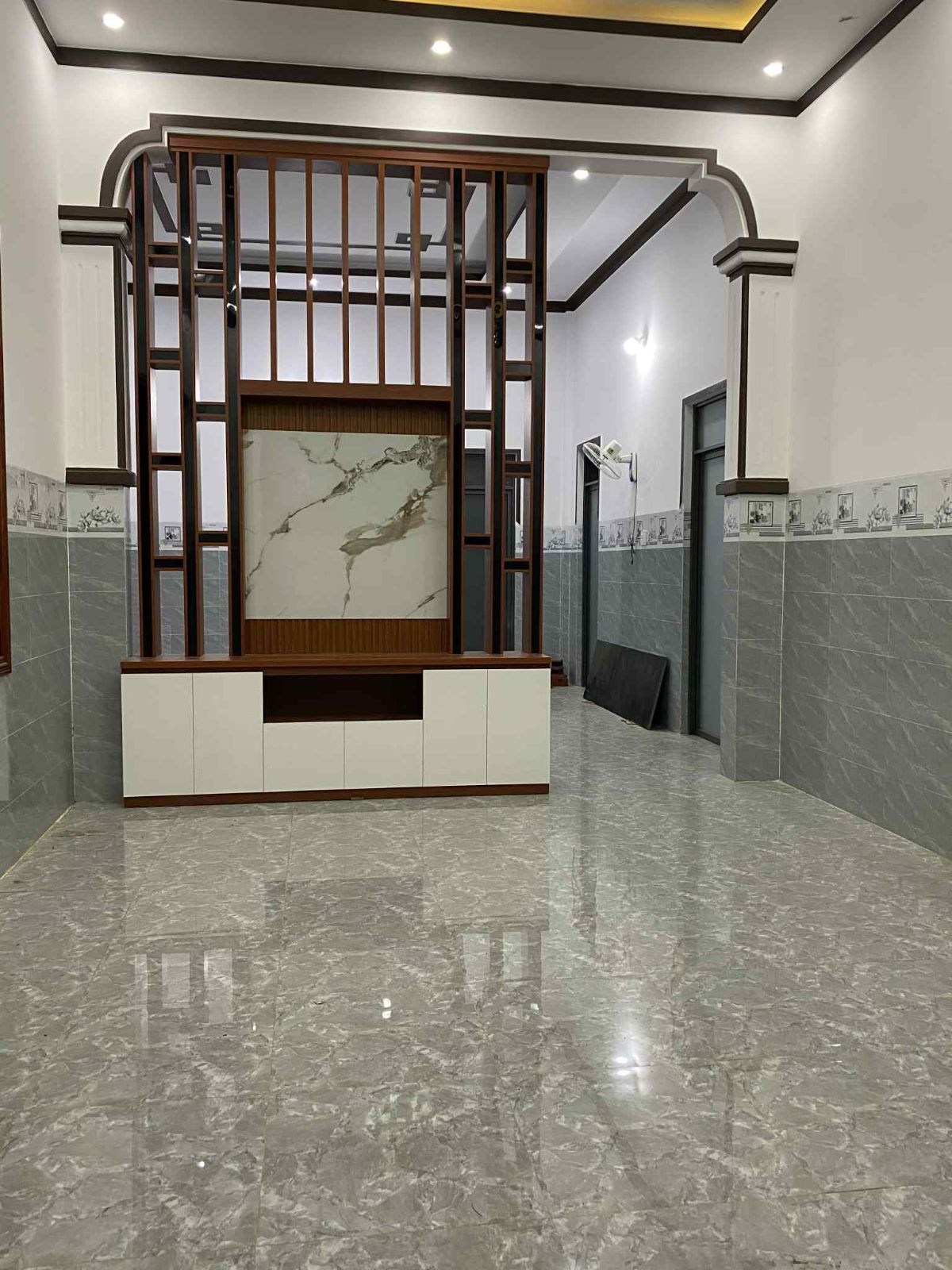 Thi công vách ngăn phòng khách