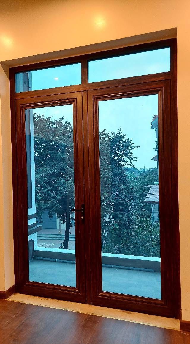 Cửa đi nhôm kính 