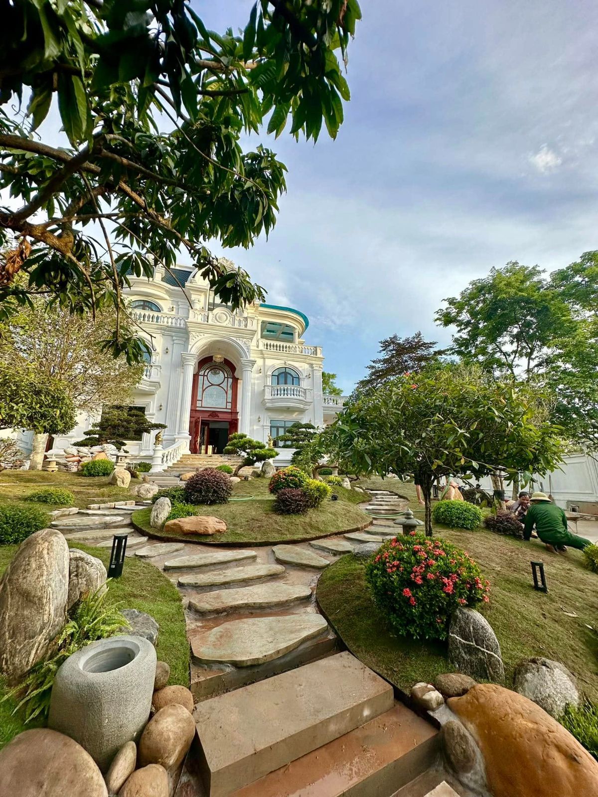 Thi công cảnh quan sân vườn biệt thự