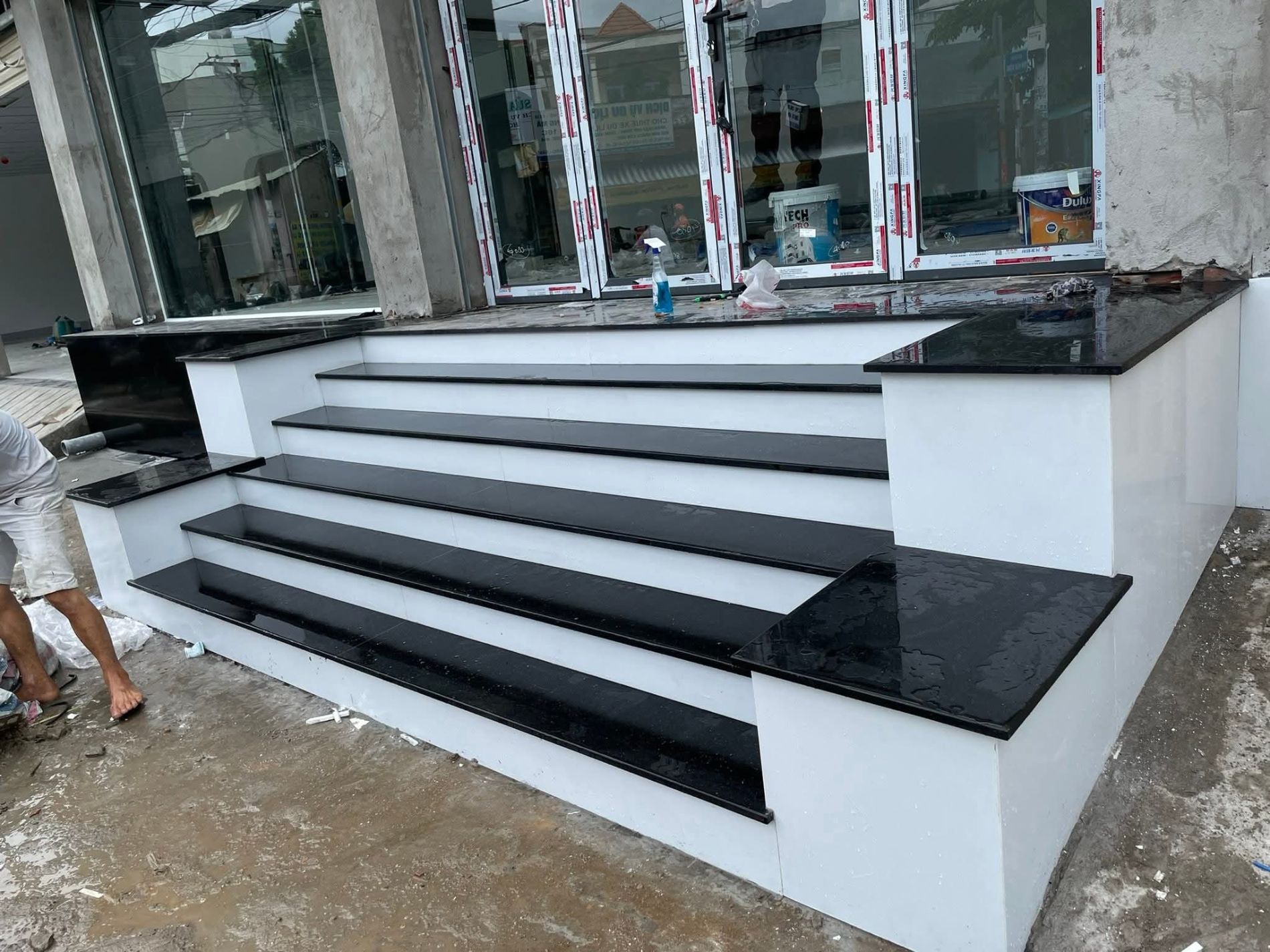 Bậc đá tam cấp