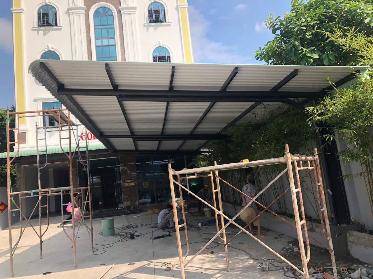 Lắp mái tôn khung thép
