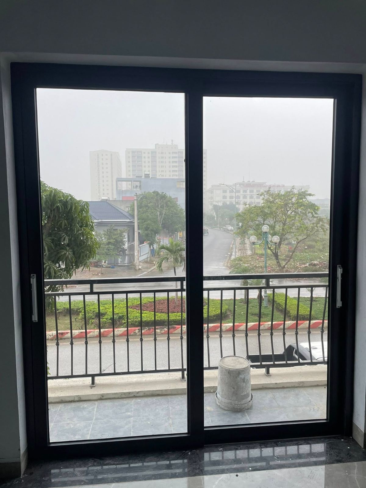 Cửa lùa nhôm kính 