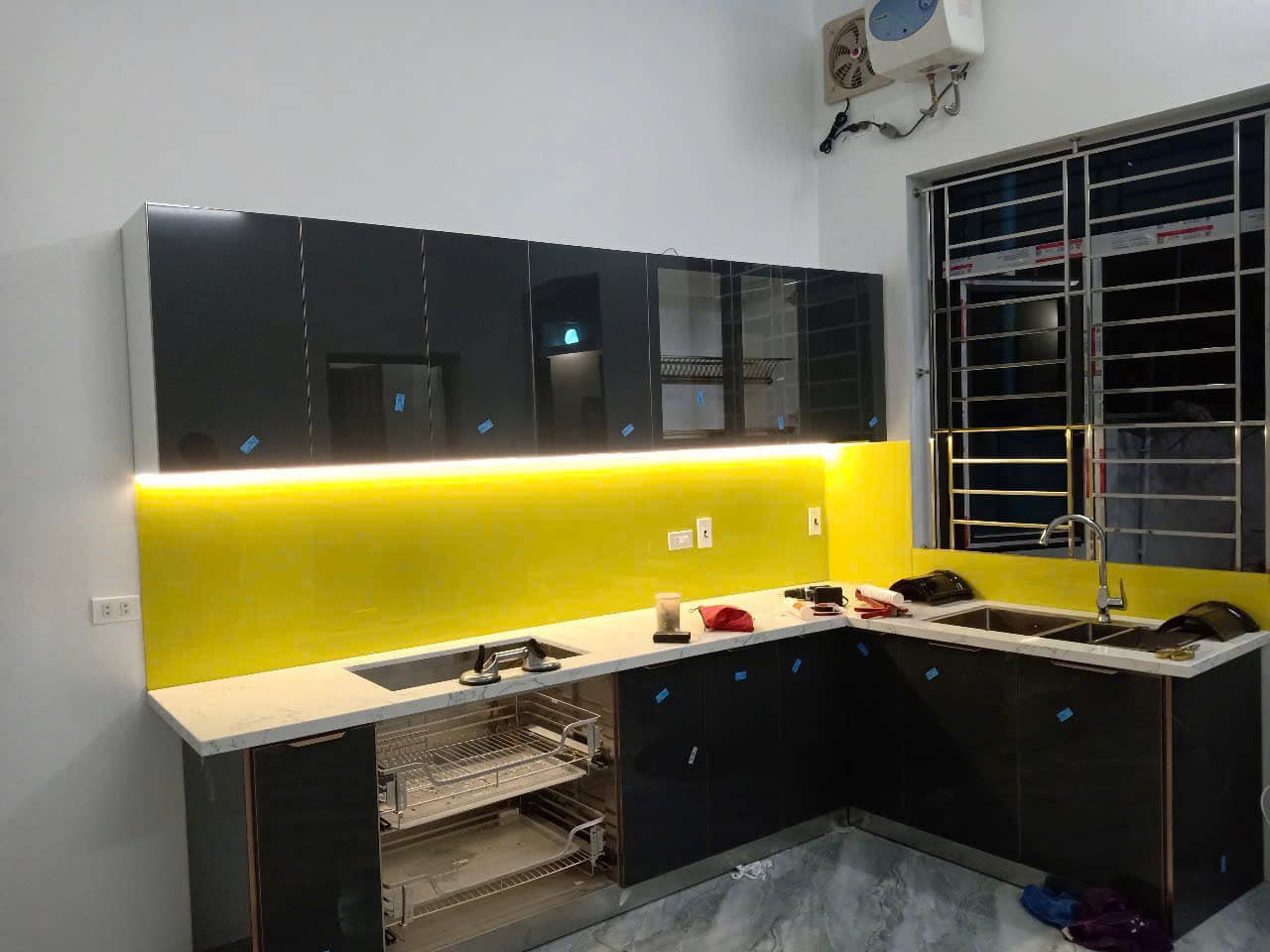 Kính ốp bếp 