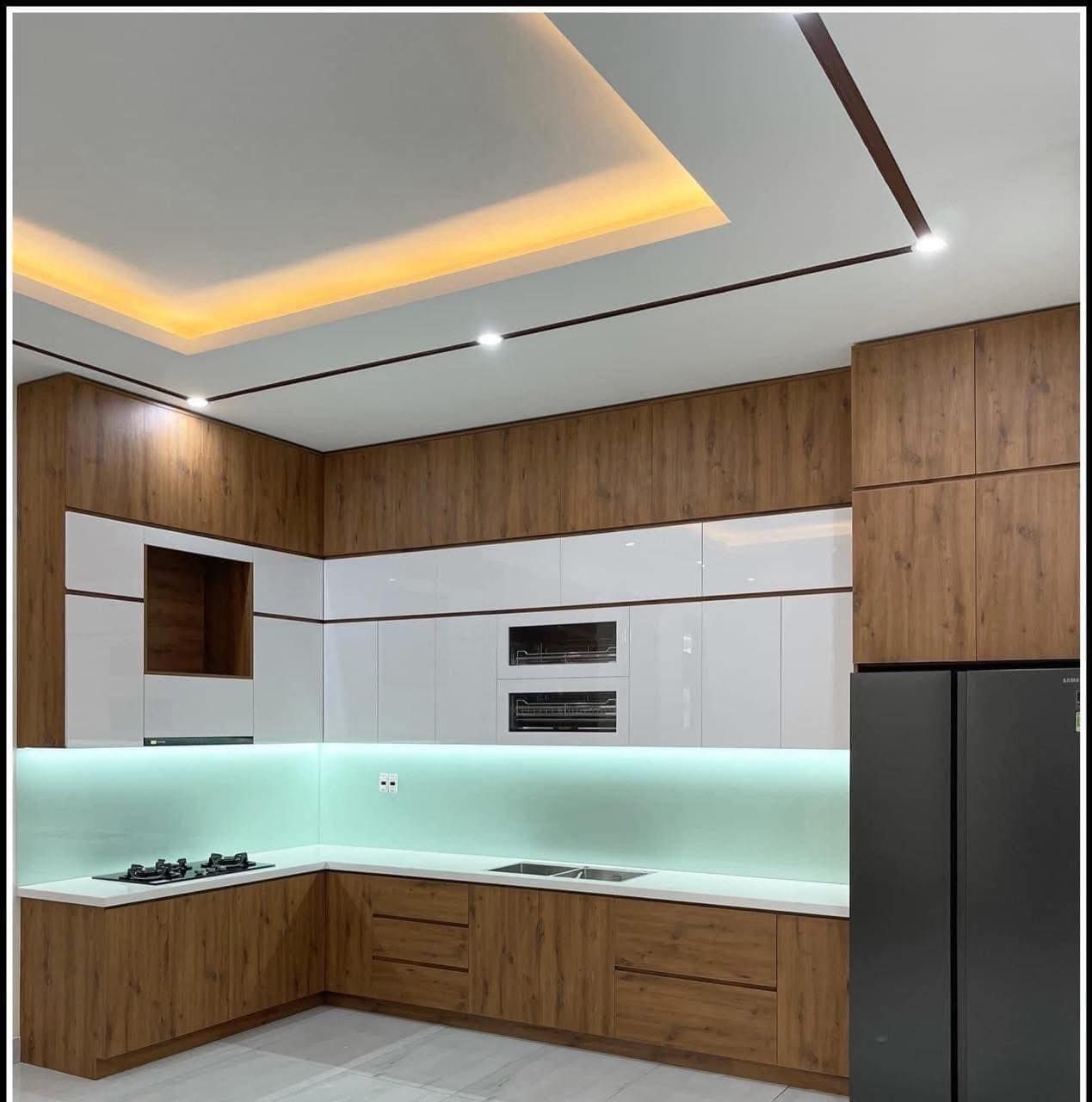 Thi công tủ bếp chữ L hiện đại 