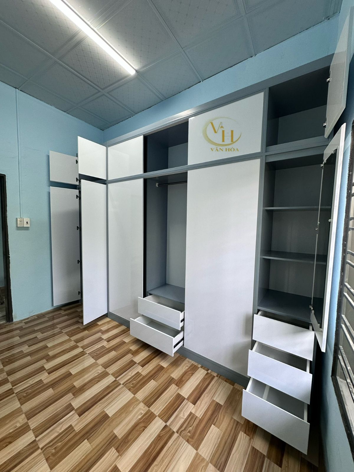 Tủ quần áo kịch trần 