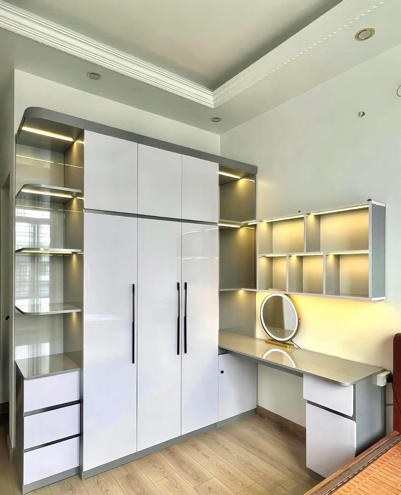 Tủ quần áo kịch trần