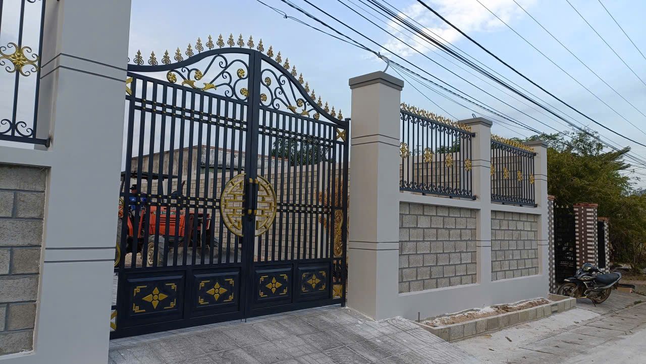 Cổng và hàng rào sắt mỹ thuật