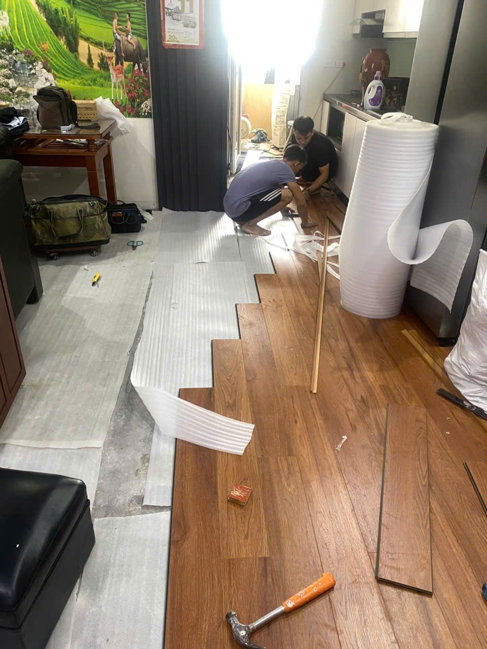 Lát sàn gỗ công nghiệp