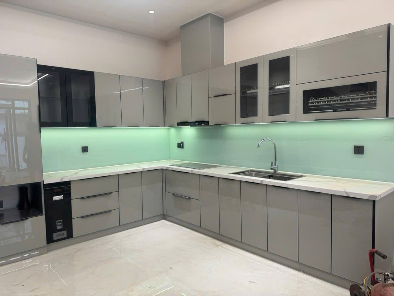 Thi công tủ bếp hiện đại