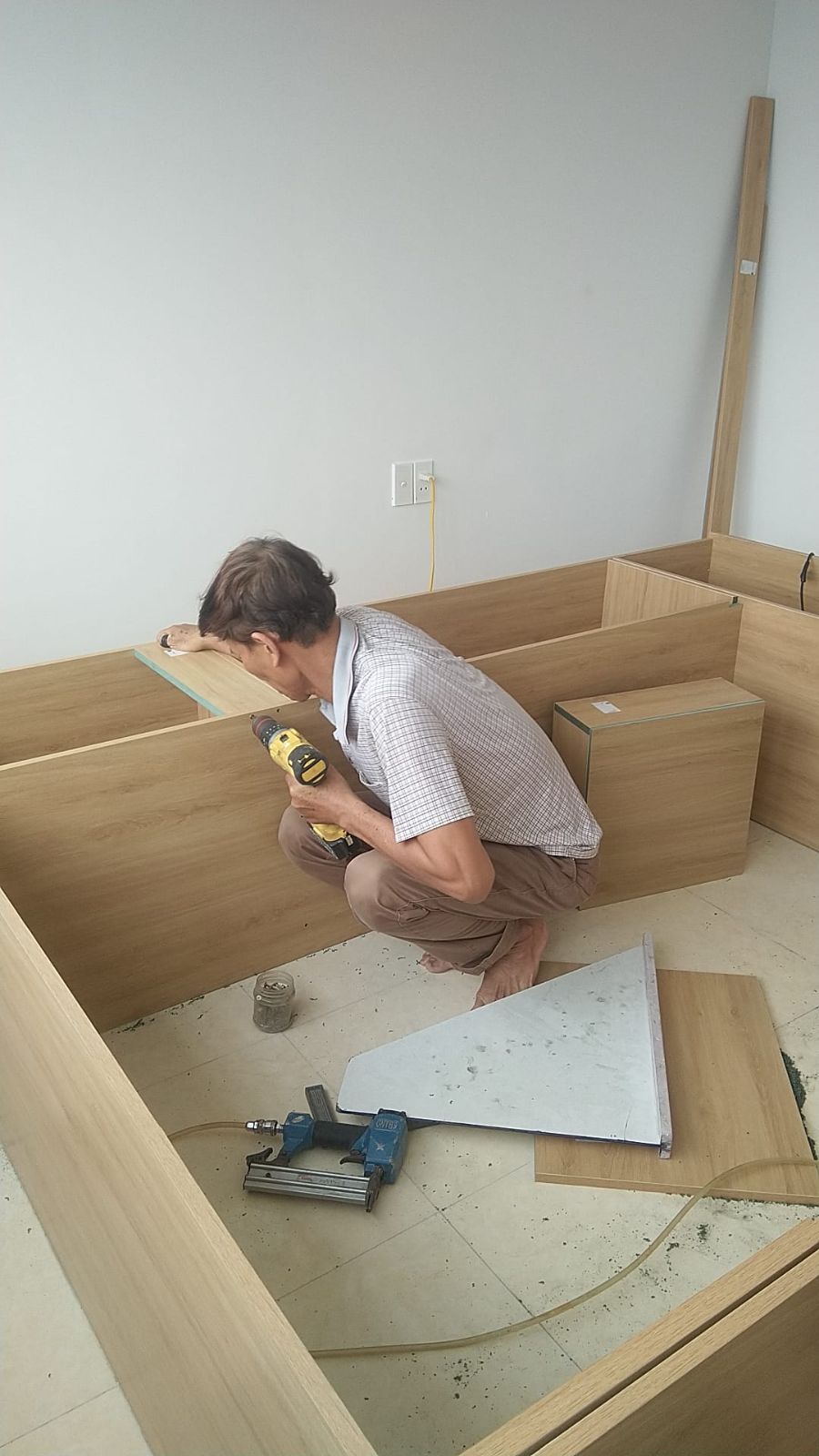 Thi công tủ gỗ công nghiệp