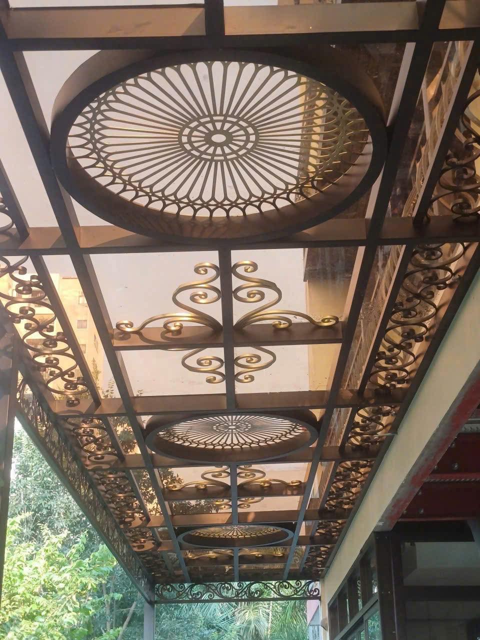 Thi công mái kính nghệ thuật 