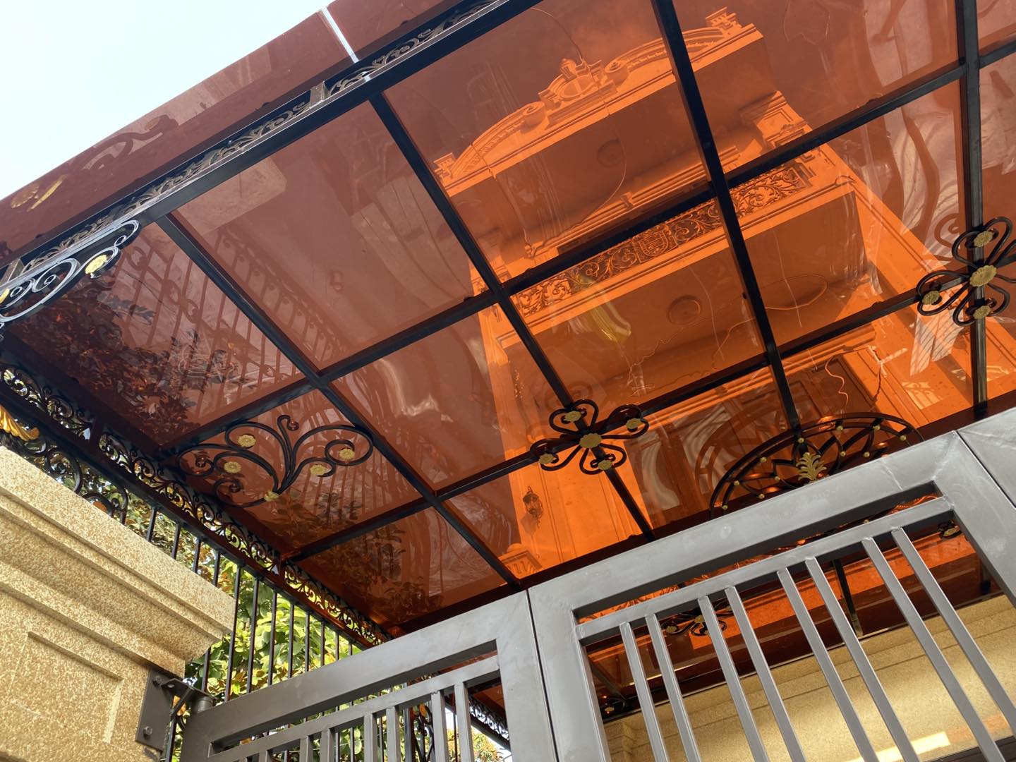 Mái che tấm nhựa polycarbonate