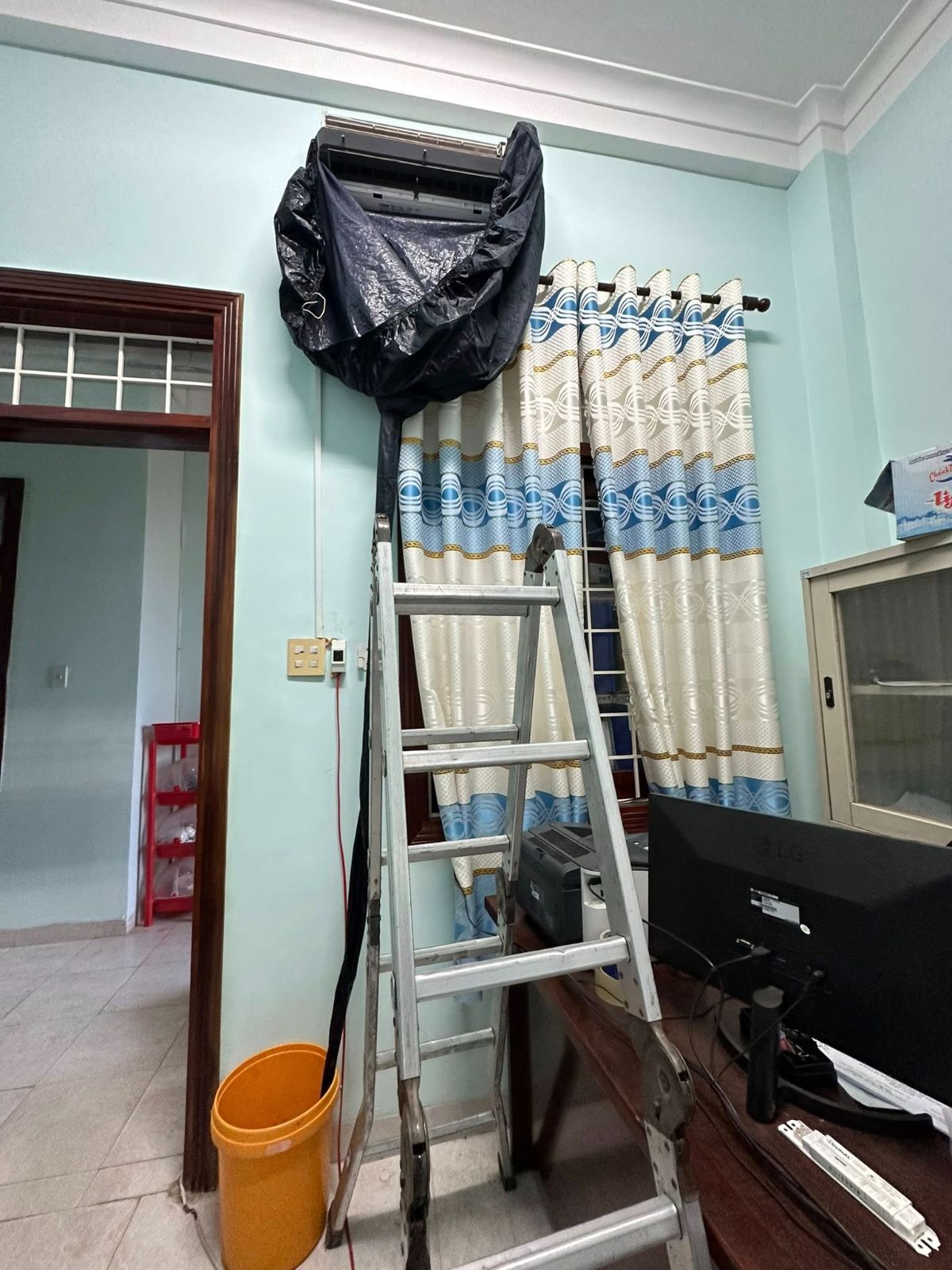 Dịch vụ vệ sinh máy lạnh 