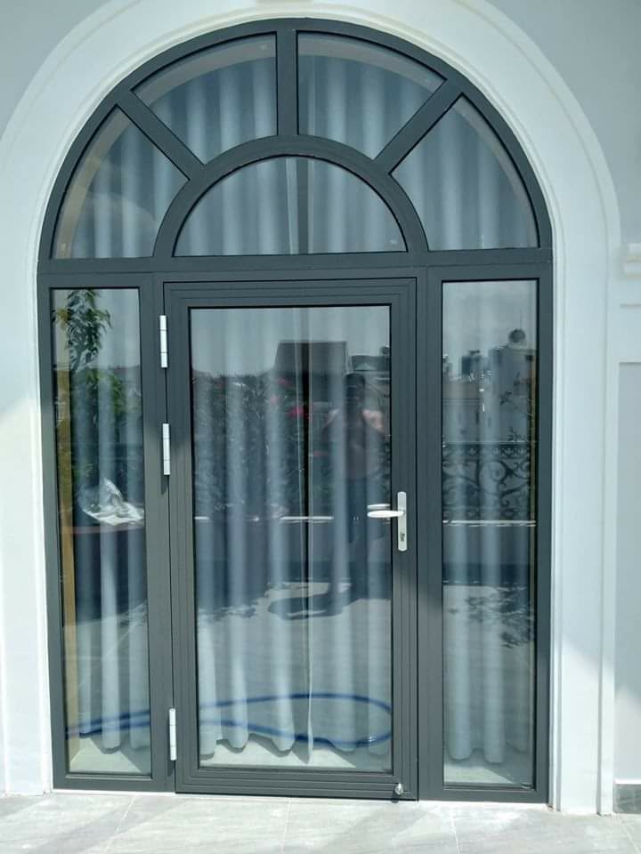 Thi công cửa đi nhôm kính 