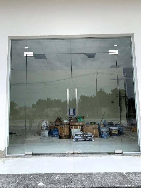 Cửa kính cường lực 