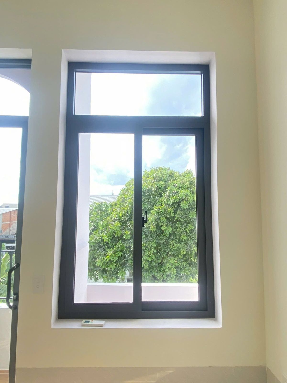 Cửa sổ nhôm kính 
