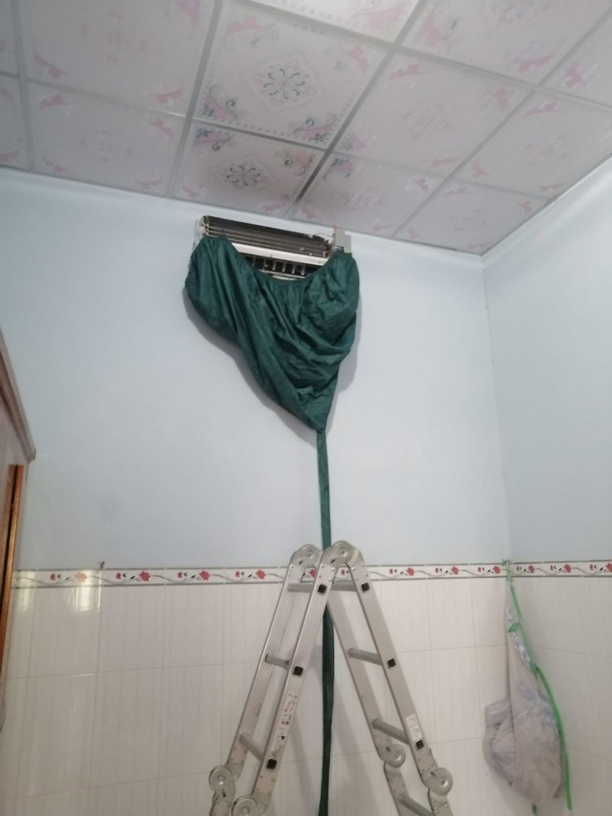 Vệ sinh máy lạnh