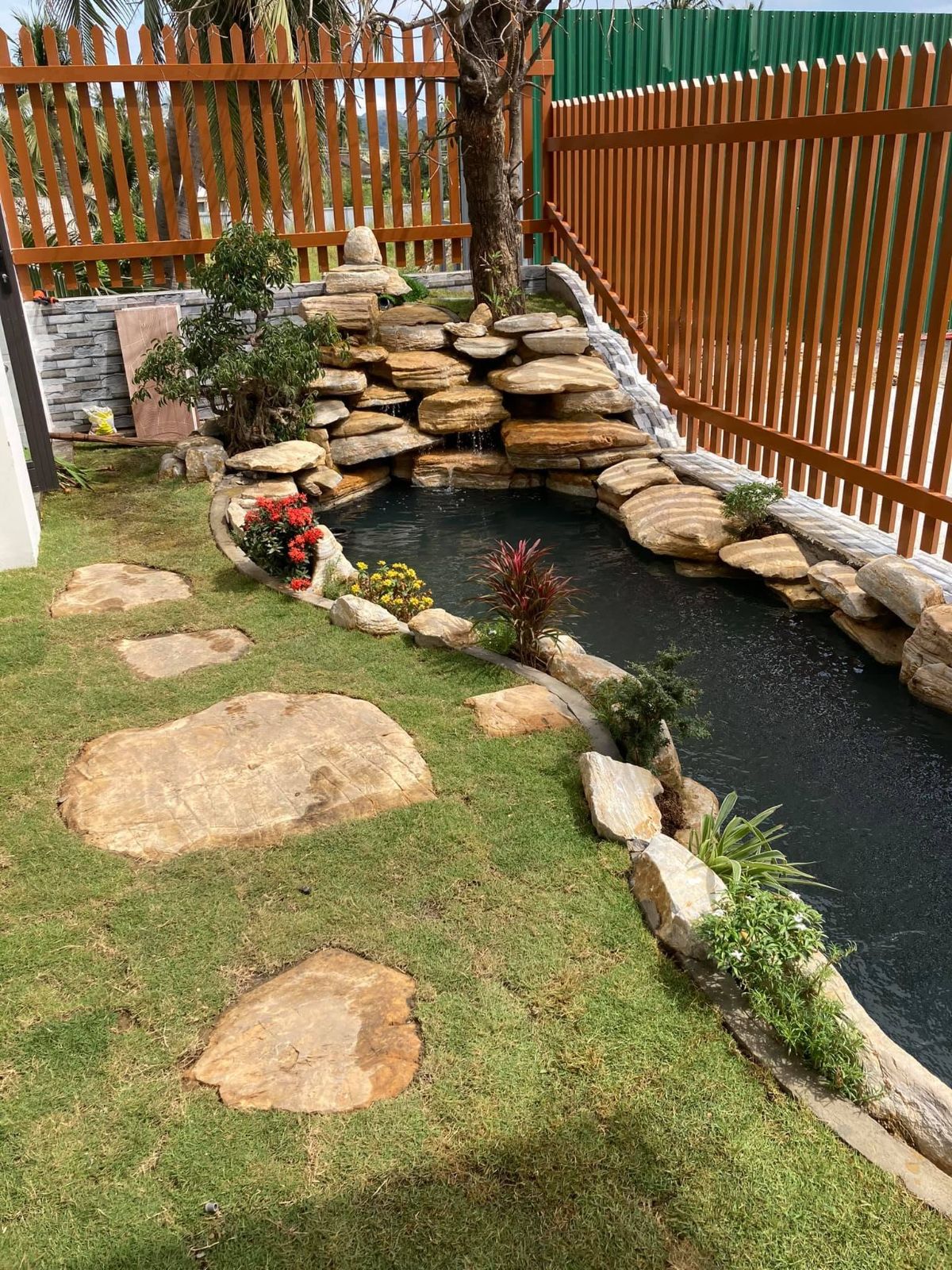 Thi công hồ nước 