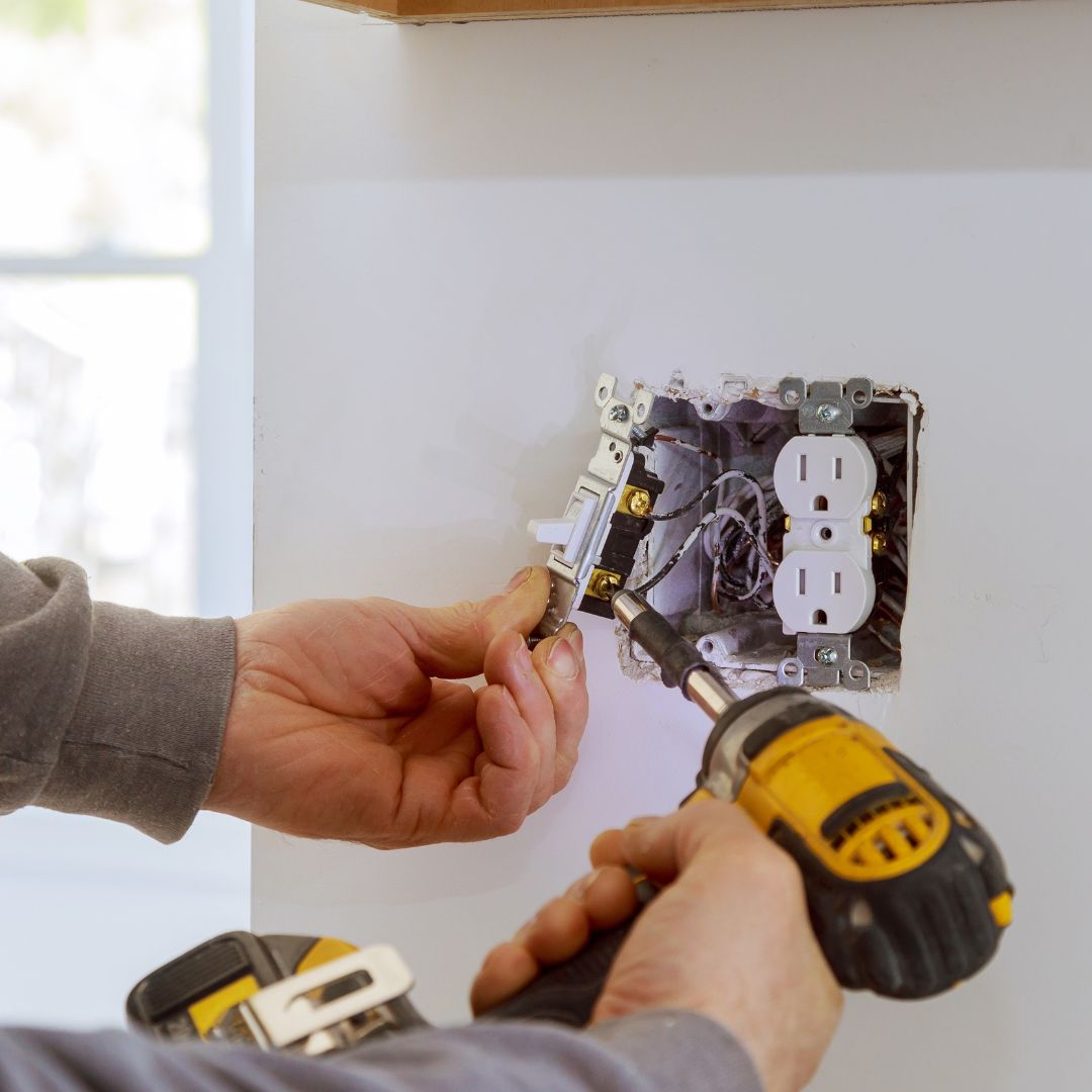 Sửa Điện Tại Nhà: Cách Tự Sơ Cứu Chập Cháy & Bảng Giá (Chi Tiết)