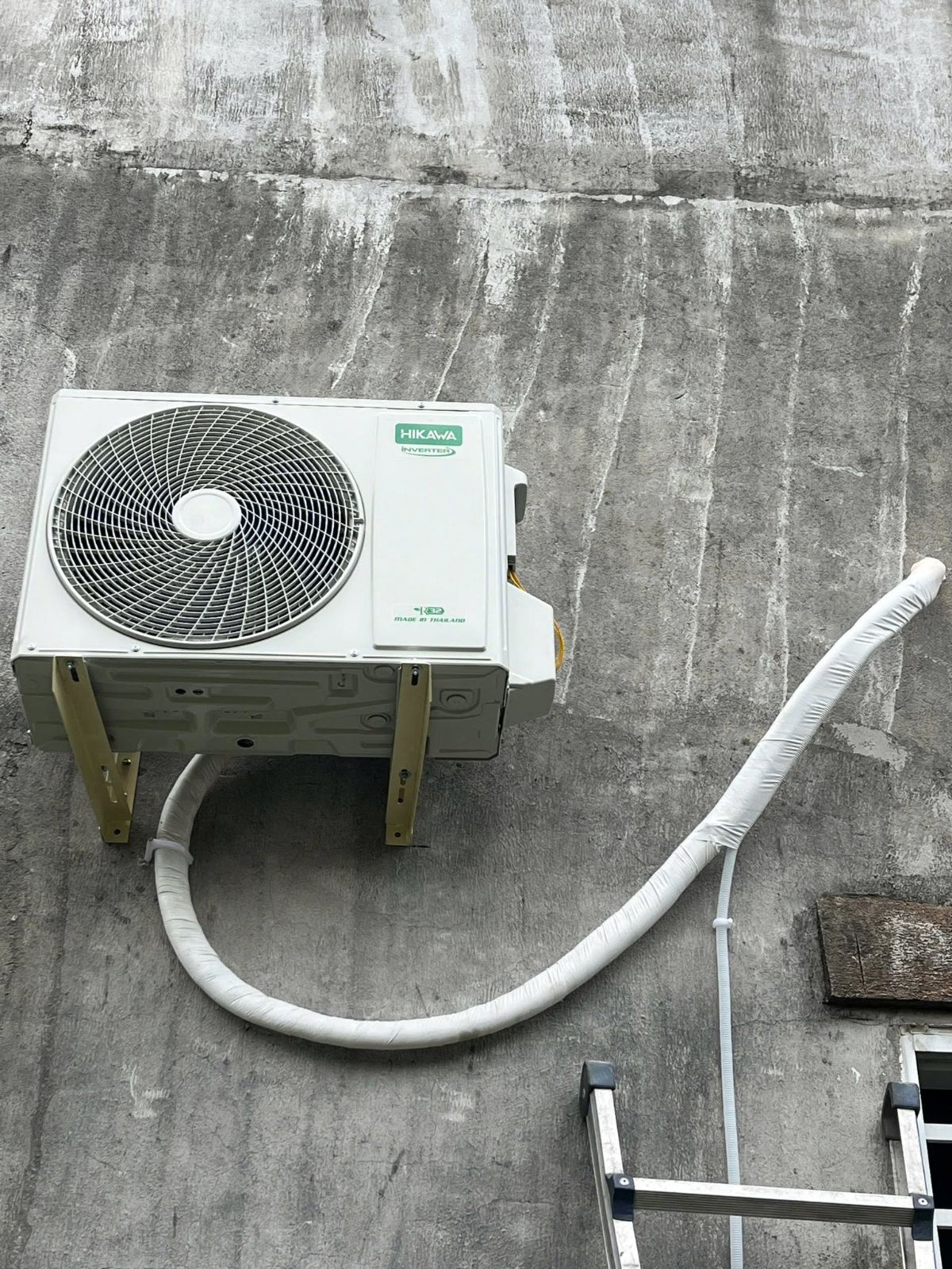 Lắp đặt cục nóng 