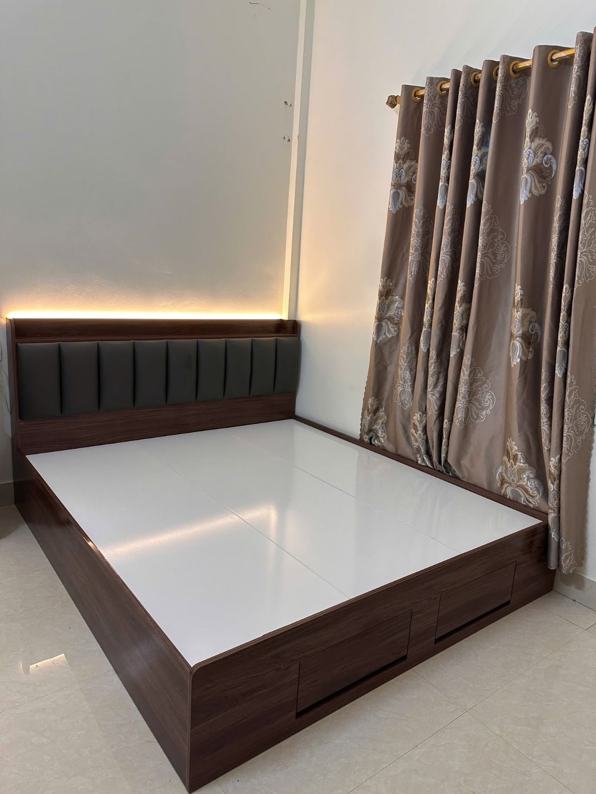 Giường ngủ nhựa