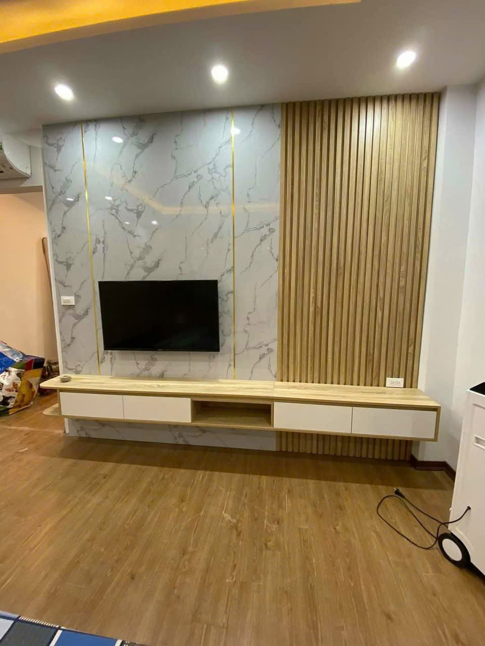 Kệ vách tivi 